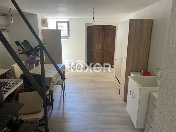casa indipendente in vendita a Serravalle di Chienti
