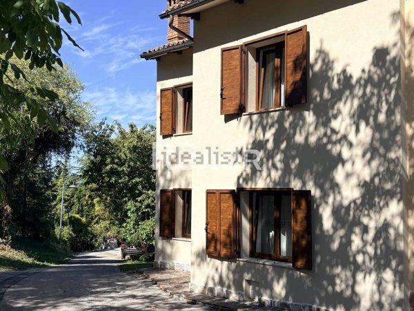 casa indipendente in vendita a Serravalle di Chienti in zona Dignano