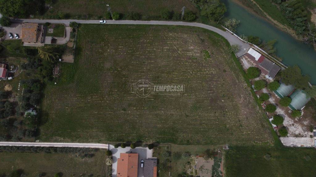 casa indipendente in vendita a Tolentino in zona Ributino