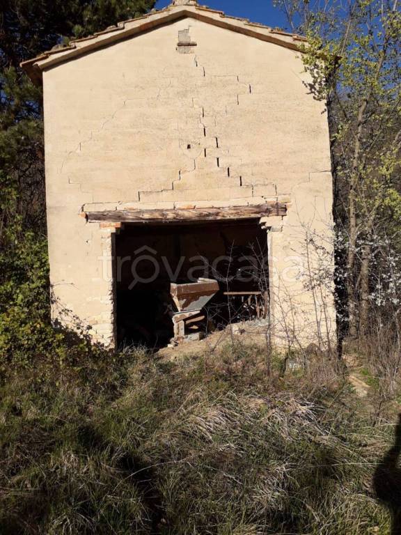 casa indipendente in vendita a Tolentino in zona Rosciano