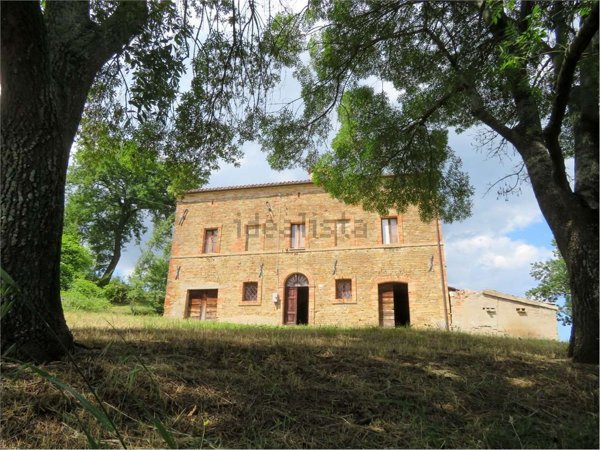 appartamento in vendita a Tolentino in zona Paterno