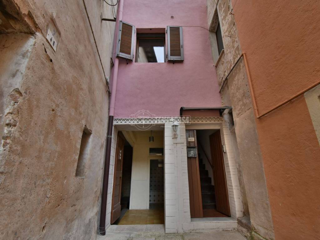 casa indipendente in vendita a Tolentino