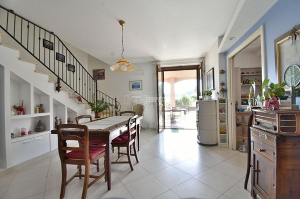 casa indipendente in vendita a Tolentino in zona Cisterna