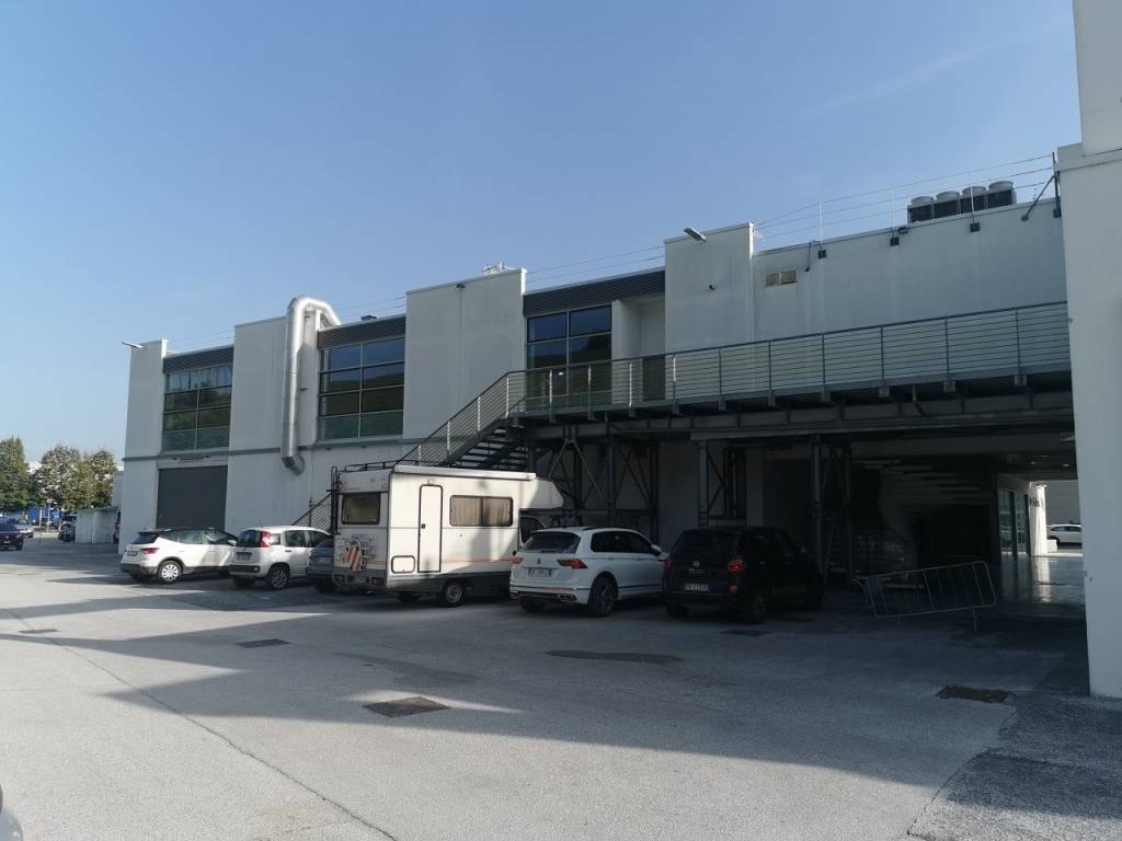 negozio in vendita a Tolentino in zona Pace