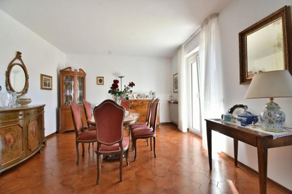 casa indipendente in vendita a Tolentino