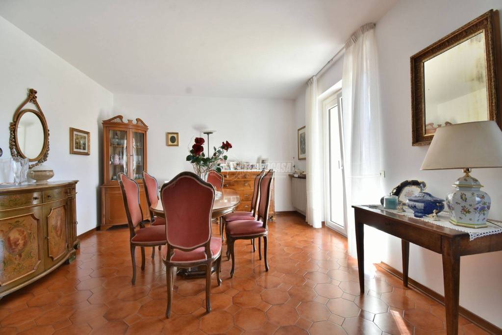 casa indipendente in vendita a Tolentino