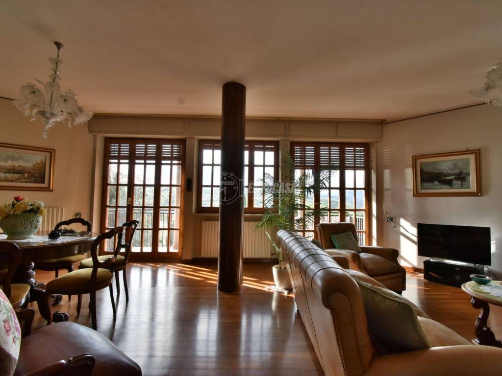 casa indipendente in vendita a Tolentino in zona Portanova