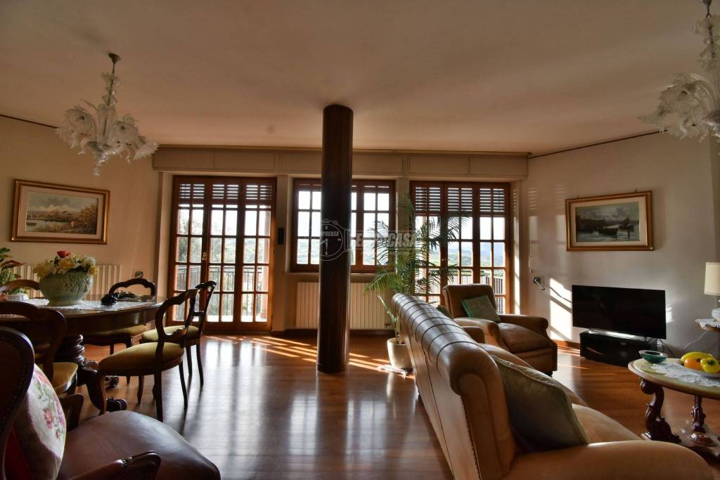 casa indipendente in vendita a Tolentino in zona Portanova