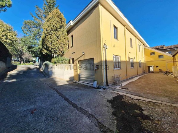 ufficio in vendita a Tolentino