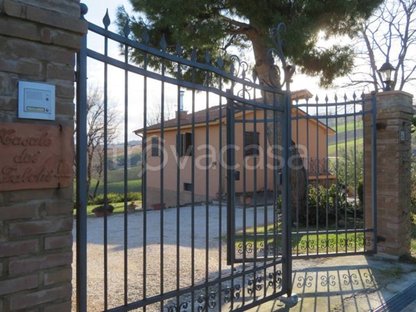 casa indipendente in vendita a Tolentino in zona Santa Croce