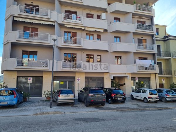 locale commerciale in vendita a Tolentino
