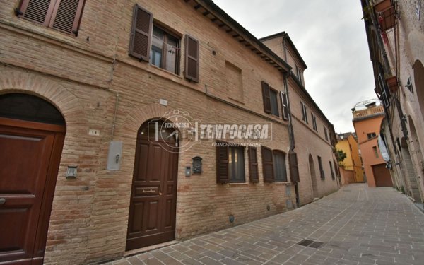 casa indipendente in vendita a Tolentino