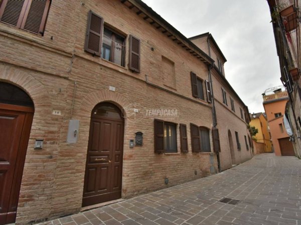 casa indipendente in vendita a Tolentino