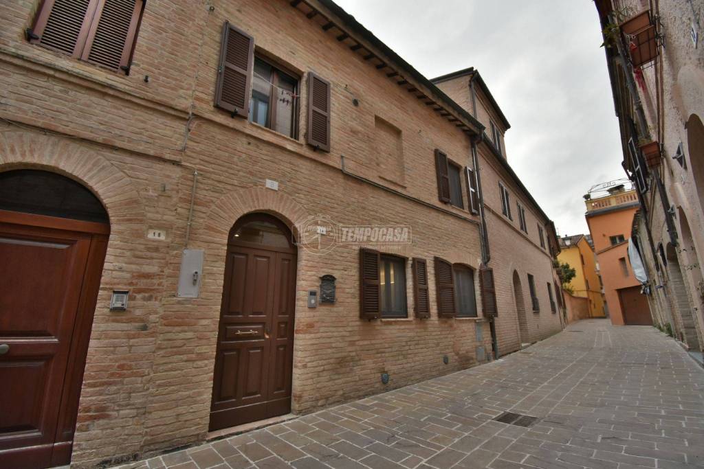 casa indipendente in vendita a Tolentino