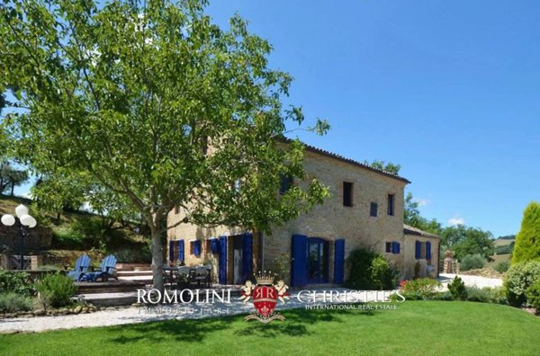 casa indipendente in vendita a Tolentino