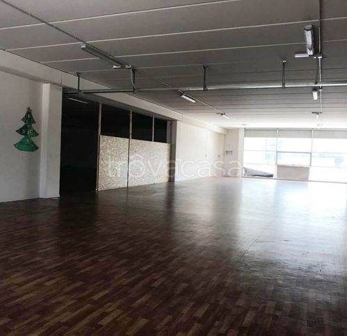 negozio in vendita a Tolentino