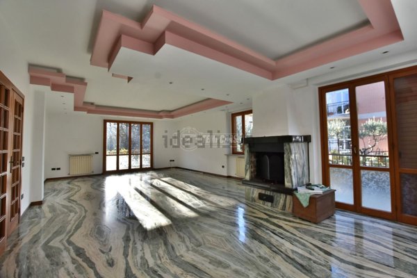casa indipendente in vendita a Tolentino