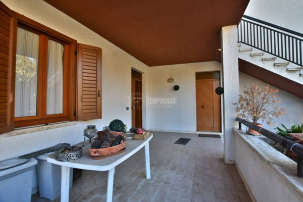 casa indipendente in vendita a Tolentino