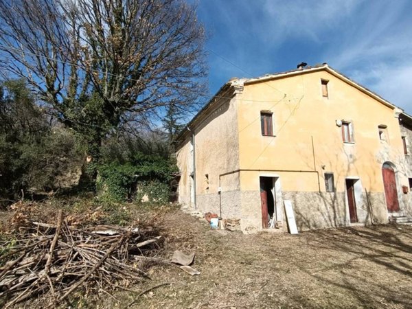 intera palazzina in vendita a Tolentino