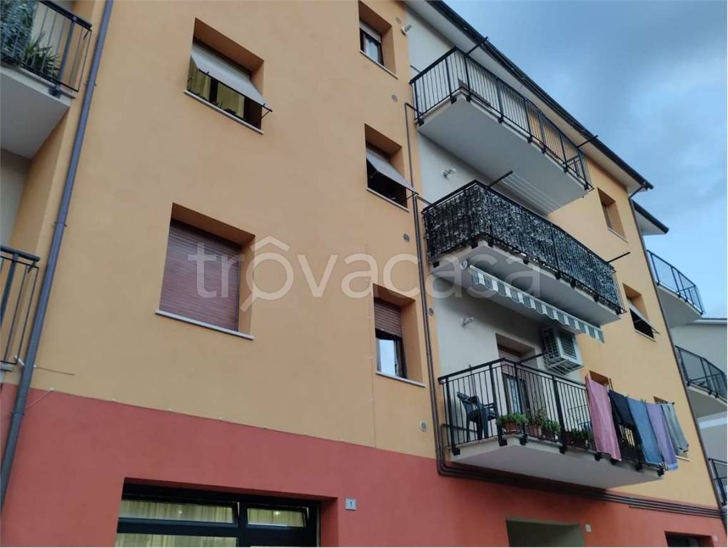 appartamento in vendita a Tolentino in zona Pace