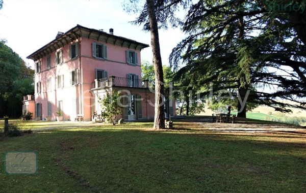 casa indipendente in vendita a Tolentino