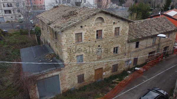 pentavano in vendita a Tolentino