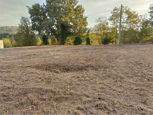 terreno edificabile in vendita a Tolentino in zona Rosciano