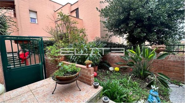casa indipendente in vendita a Tolentino in zona Le Grazie