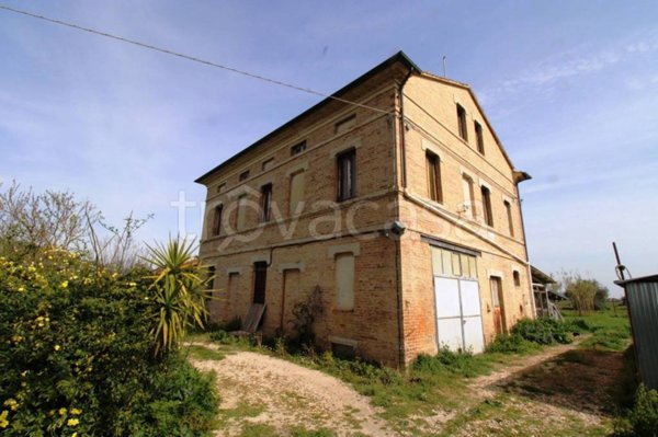 casa indipendente in vendita a Tolentino