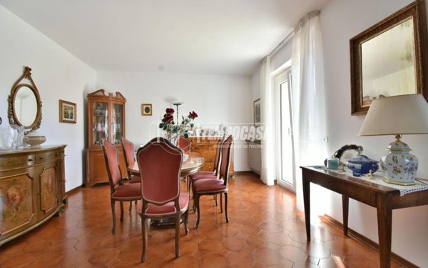 casa indipendente in vendita a Tolentino