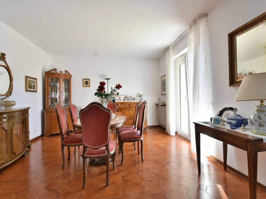 casa indipendente in vendita a Tolentino