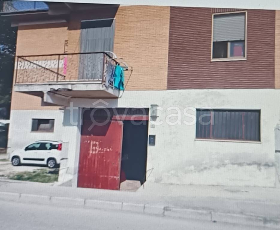 negozio in vendita a Tolentino