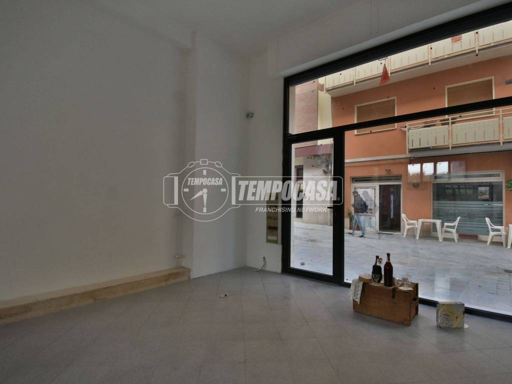 negozio in vendita a Tolentino