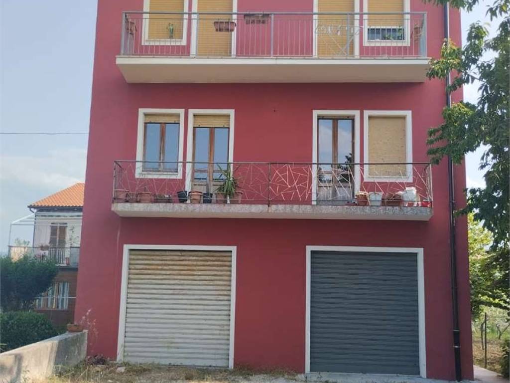 appartamento in vendita a Tolentino in zona Paterno
