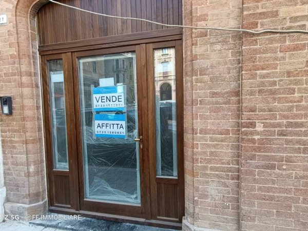 negozio in vendita a Tolentino