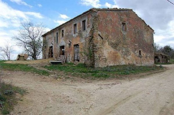 casale in vendita a Tolentino in zona Paterno