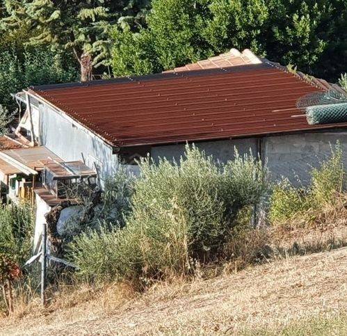 casa indipendente in vendita a Tolentino in zona Paterno