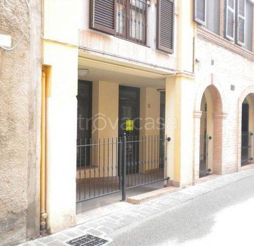 negozio in vendita a Tolentino