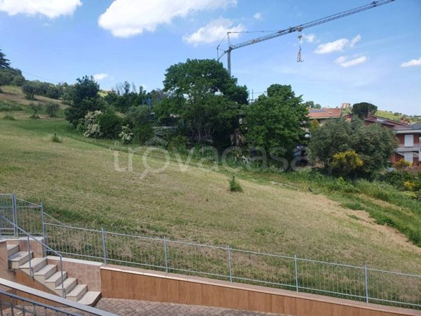 casa indipendente in vendita a Tolentino in zona Portanova