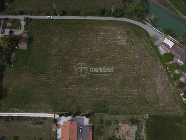 casa indipendente in vendita a Tolentino in zona Ributino