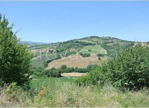 casa indipendente in vendita a Tolentino in zona Paterno