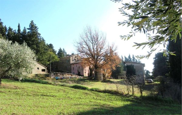 casa indipendente in vendita a Tolentino in zona Sant'Angelo