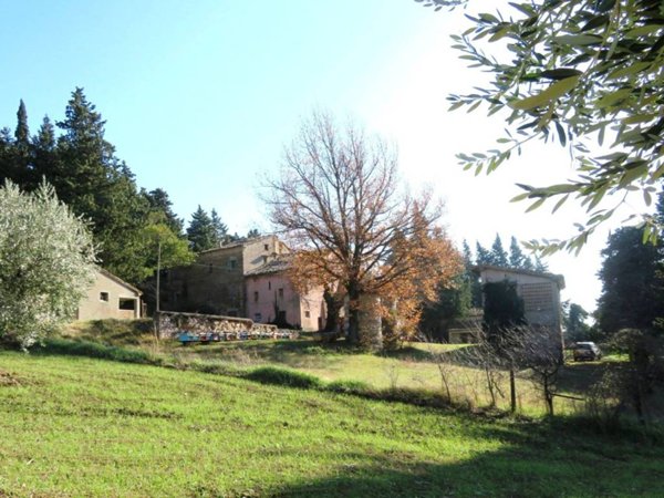 casa indipendente in vendita a Tolentino in zona Sant'Angelo