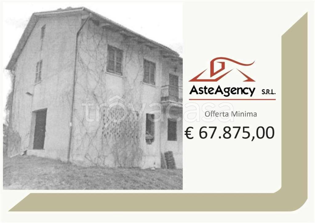 casa indipendente in vendita a Tolentino in zona Santa Lucia