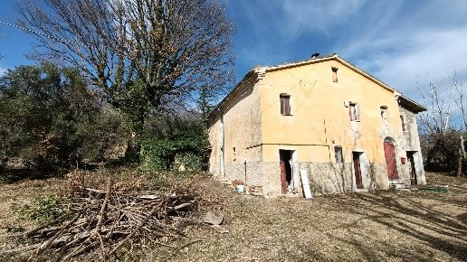 casa indipendente in vendita a Tolentino in zona San Martino