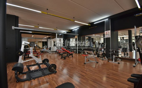 locale commerciale in vendita a Tolentino