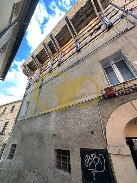 casa indipendente in vendita a Tolentino