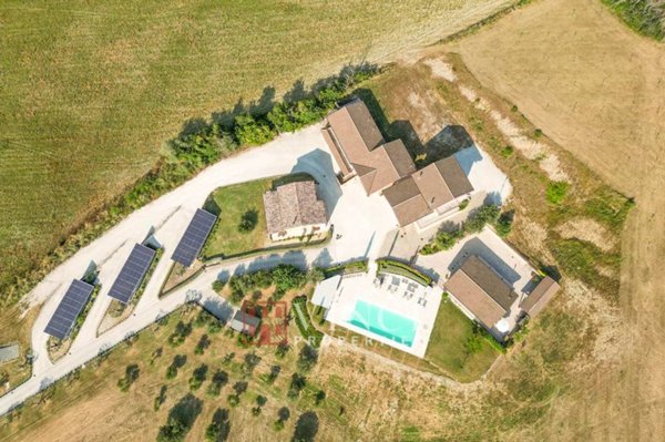 casale in vendita a Tolentino