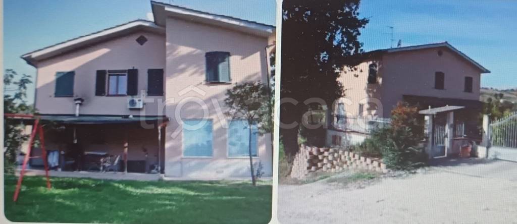 casa indipendente in vendita a Tolentino in zona Colmaggiore