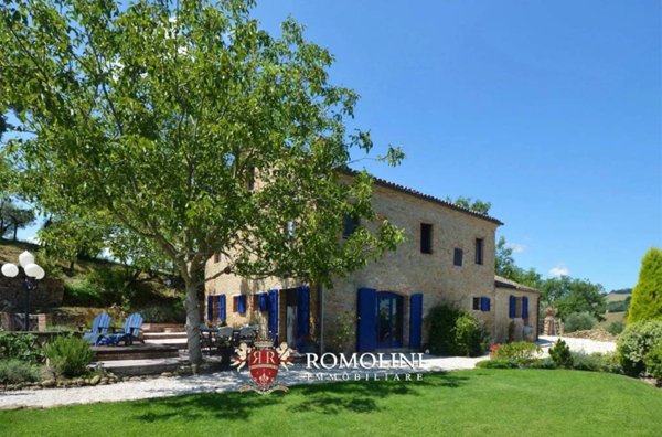 casa indipendente in vendita a Tolentino